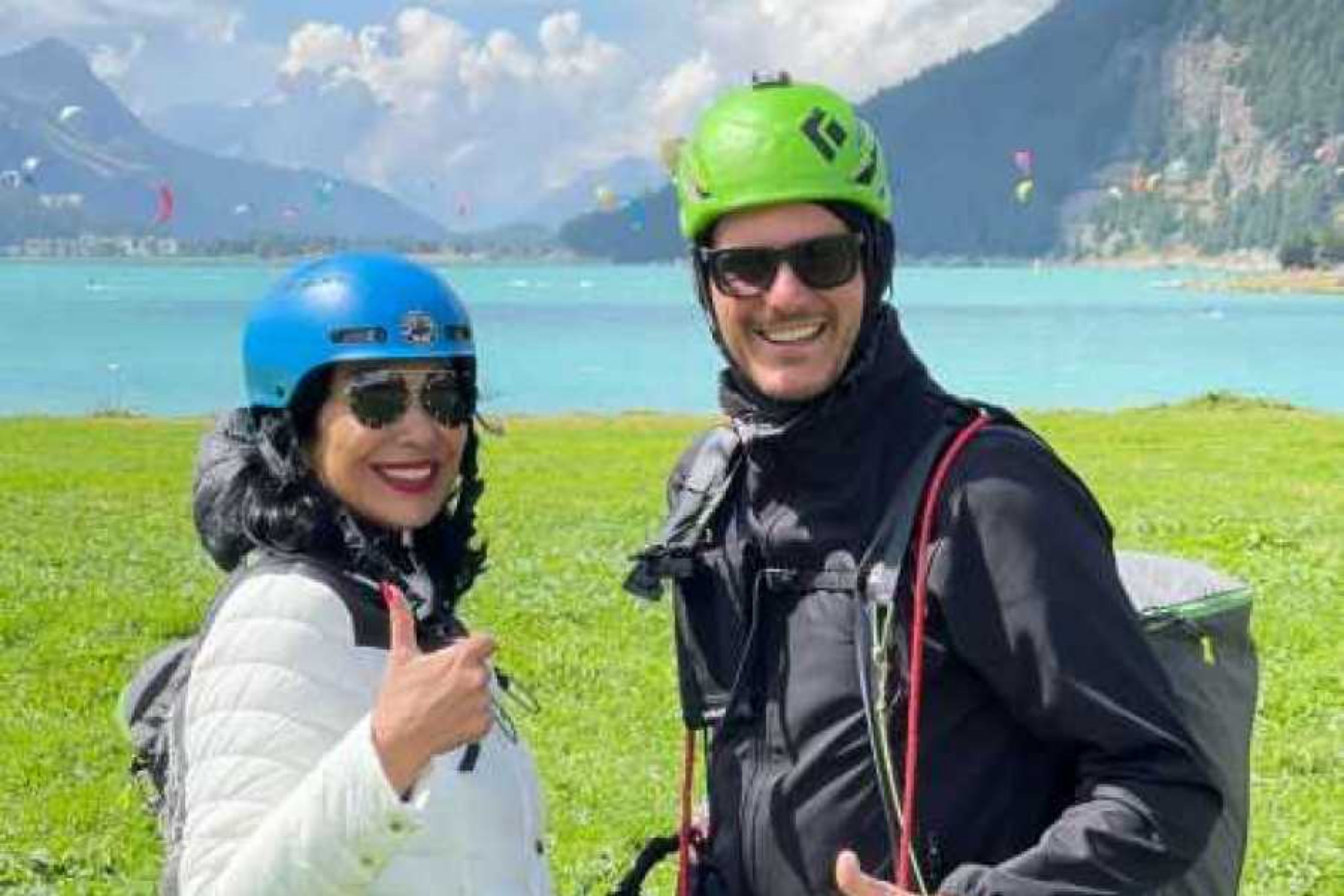 Parapente no Engadin: Vive a adrenalina no verão. Piloto particular e uma bela vista.