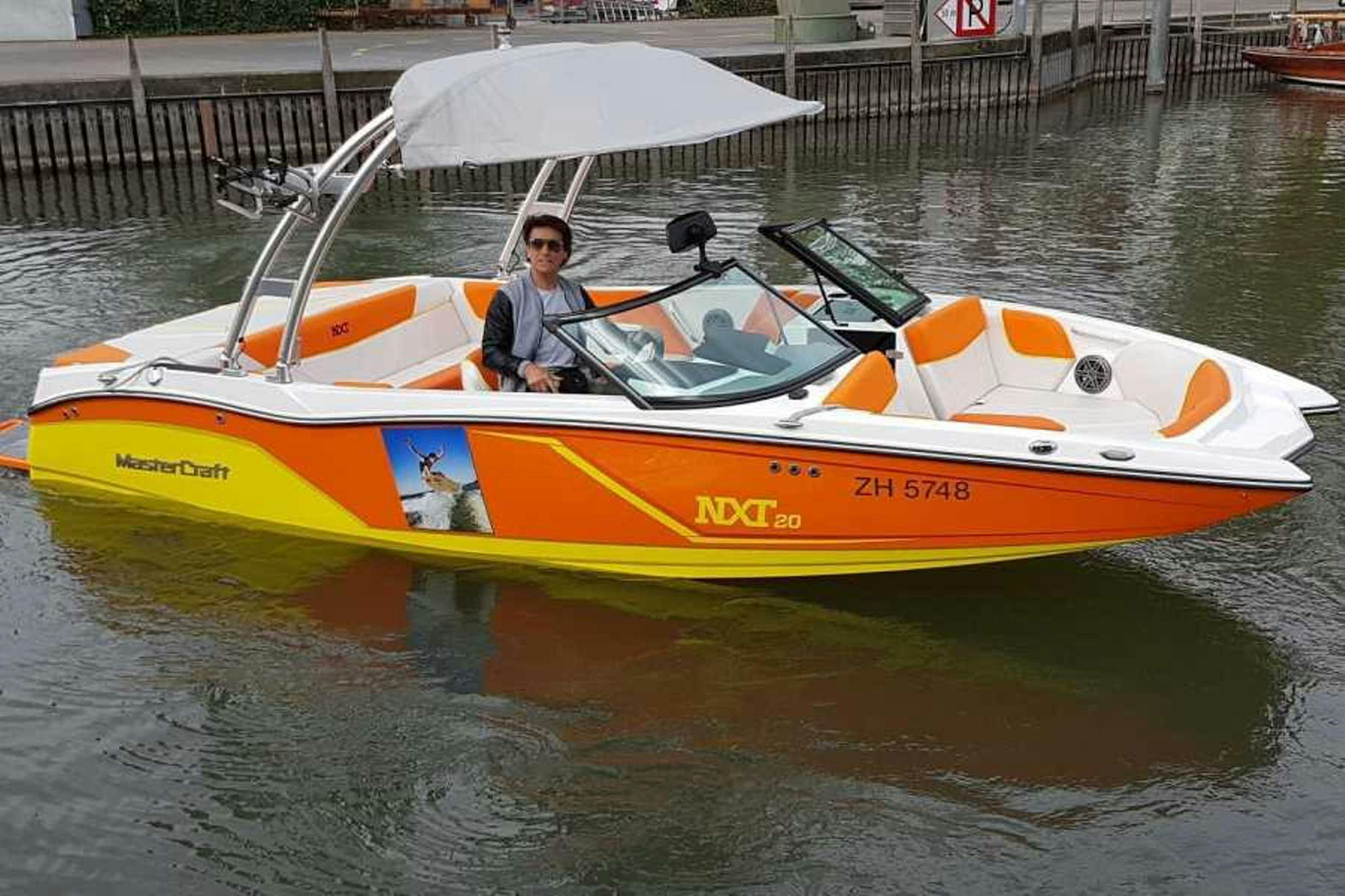 Wakeboard sur le lac de Zurich, bateau avec conducteur, activité nautique, beau temps