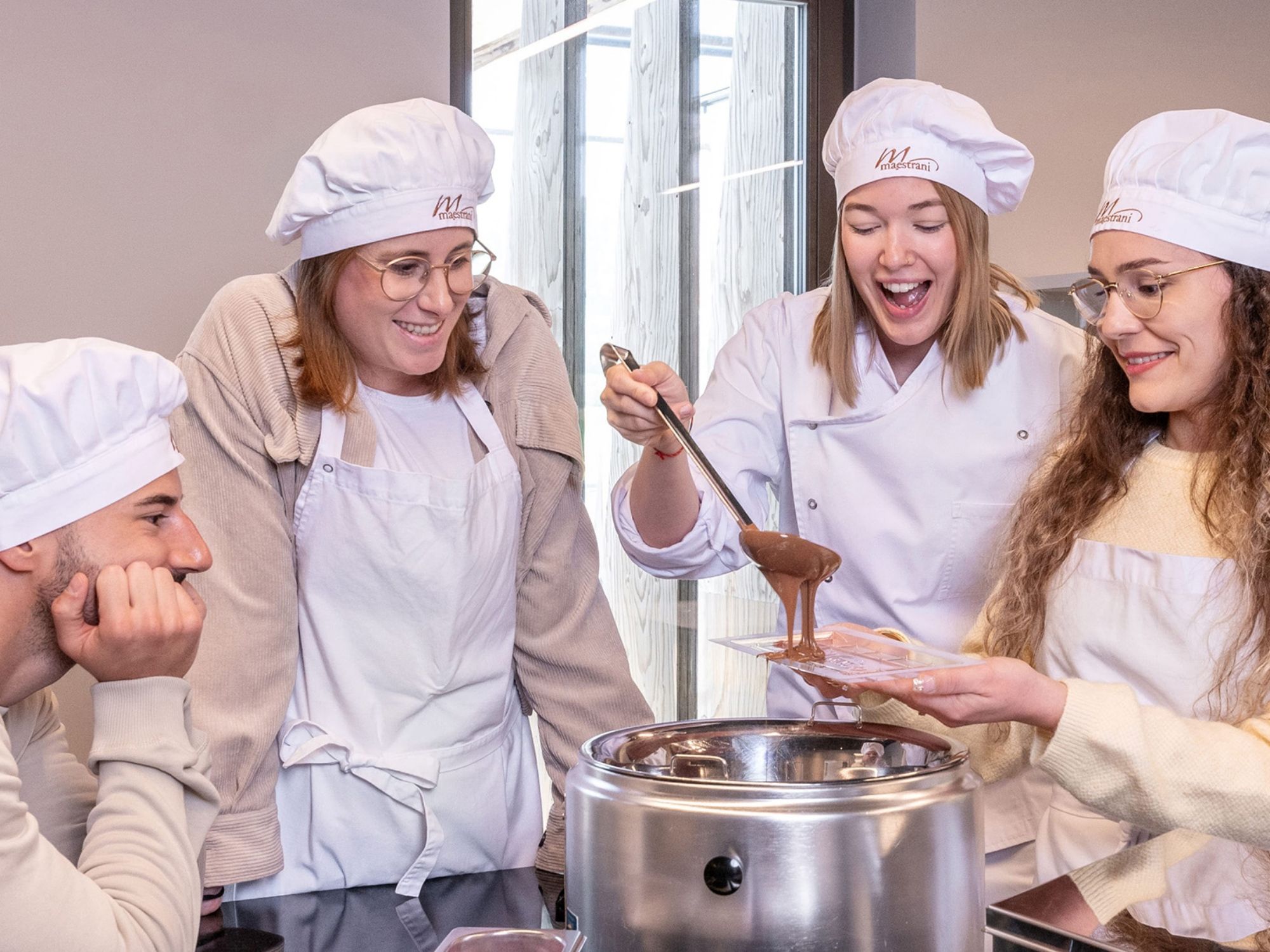 Chocolarium: Cùng nhau tạo ra và thưởng thức thiên đường socola, hoàn hảo cho những người mê ẩm thực.