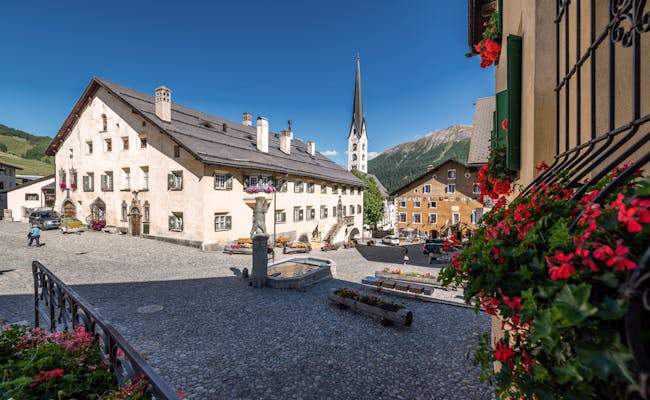 Centre du village de Zuoz en été (photo : Engadin Tourismus)