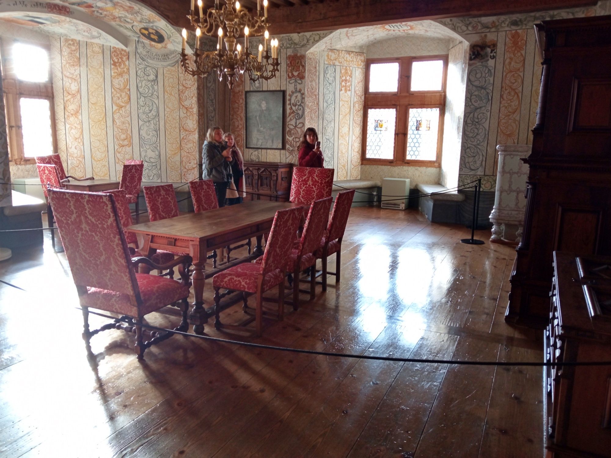 Γευσιγνωσία οίνου: Ανακάλυψε τους γραφικούς αμπελώνες του Lavaux με εκπληκτική θέα στη λίμνη της Γενεύης.