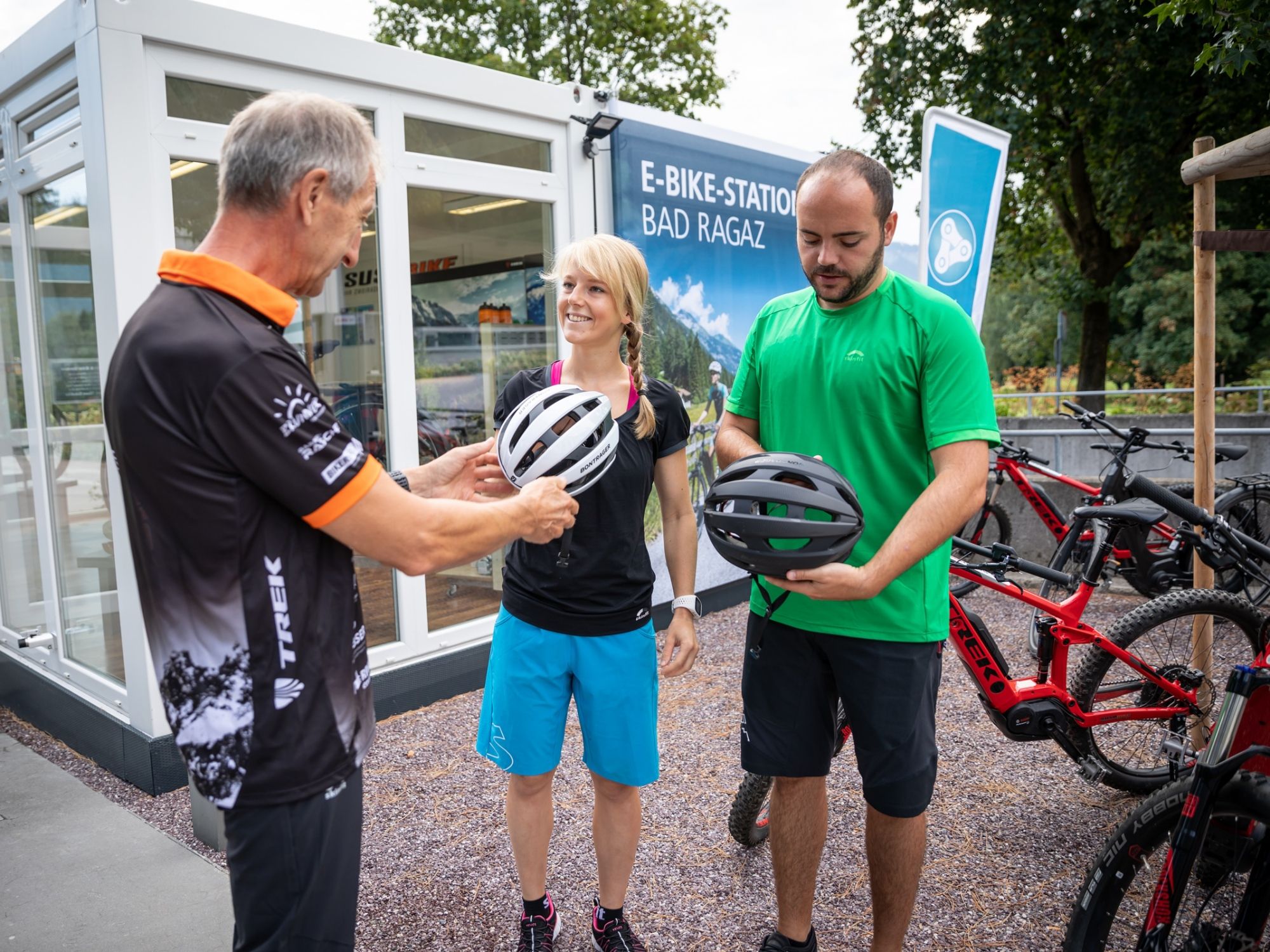 Станция электровелосипедов Бад-Рагаз: исследуйте захватывающую GPS-охоту за сокровищами с друзьями летом.