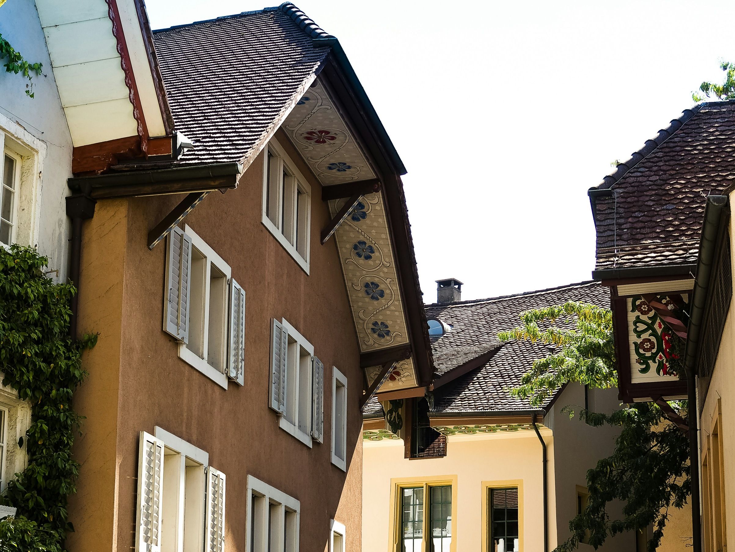 Aarau: อาคารสวยในซอยที่มีเสน่ห์ ถูกแต่งแต้มด้วยสถาปัตยกรรมแบบดั้งเดิม.