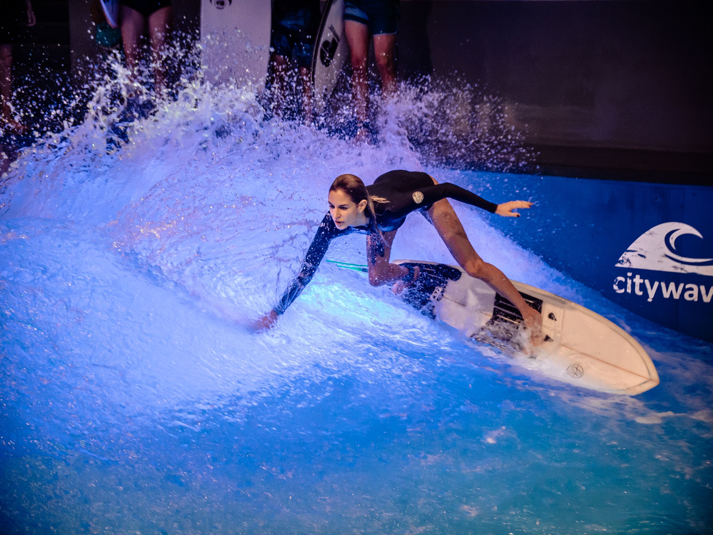 Oana is surfing on a Citywave surf spot, water splashes