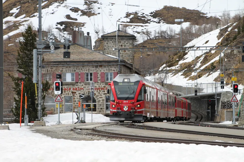 Panoramazüge Alp Grüm