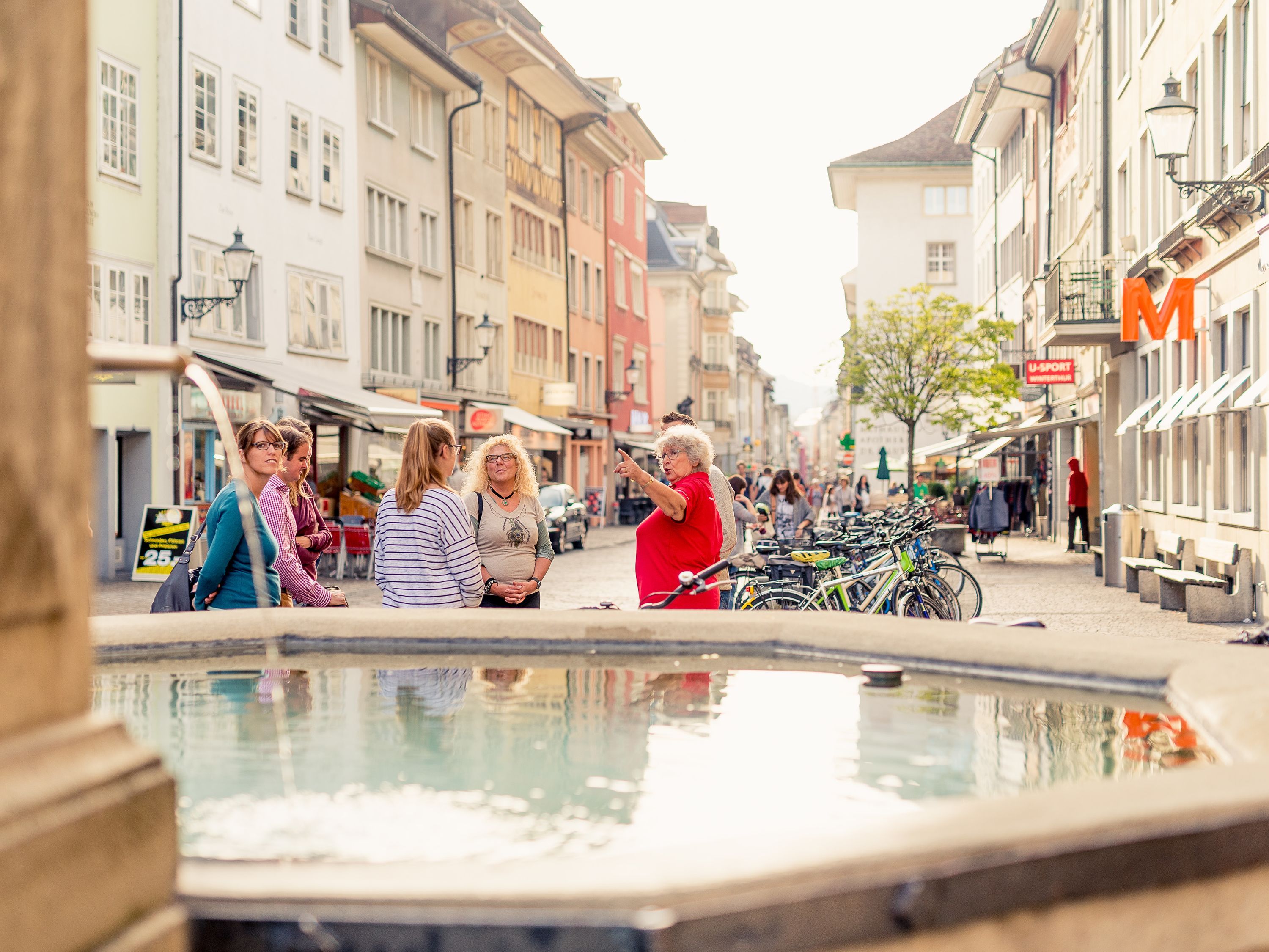 Gamle Bys Winterthur: Oplev den charmerende byvandring med gruppen i den historisk smukke gamle bydel.