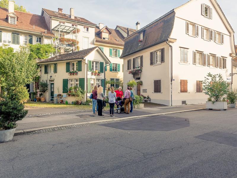 Ξενάγηση στην πόλη Winterthur με ομαδική επίσκεψη σε ιστορικά κτίρια.