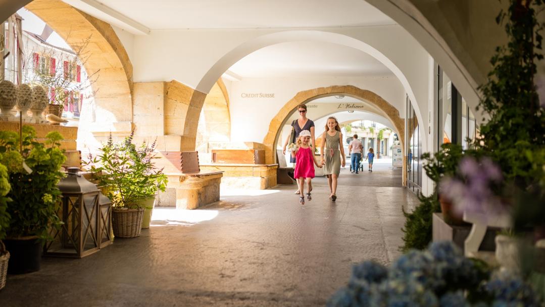 Città Vecchia di Murten, tour guidato, donne con bambino, archi, panorama cittadino
