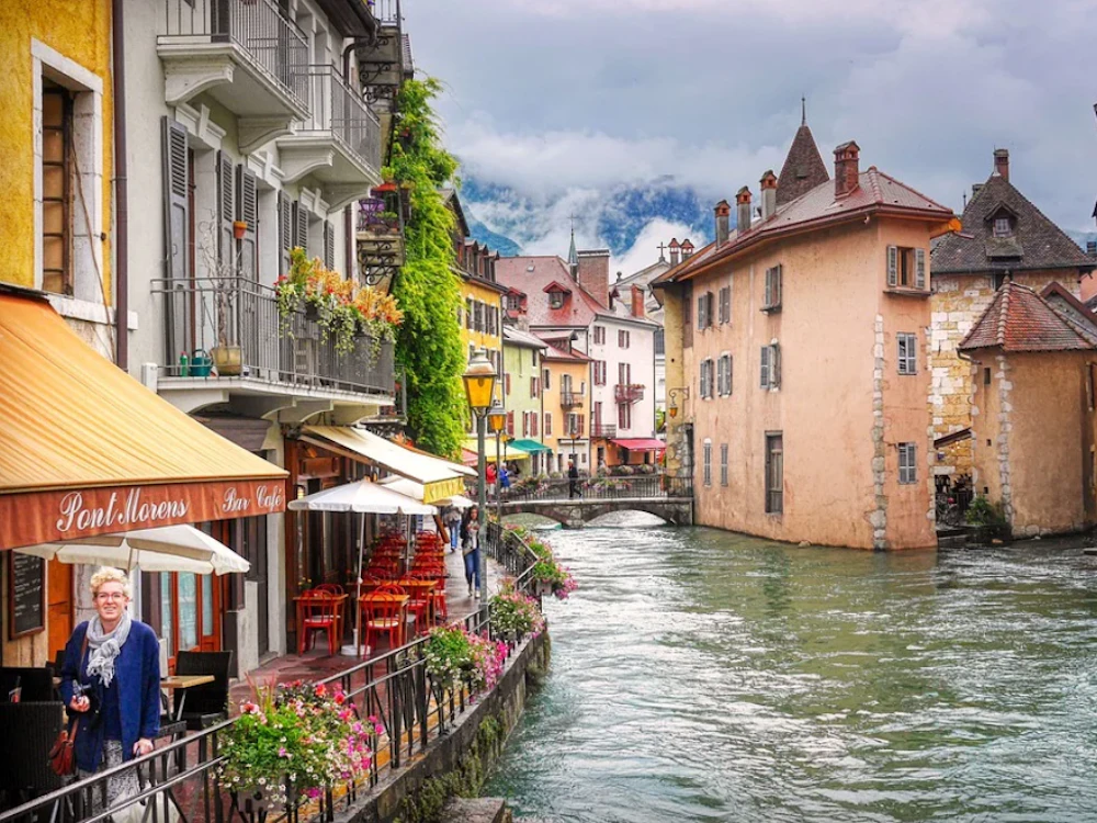 Annecy: kota tua yang indah dengan kanal air, bangunan tua, dan kafe nyaman