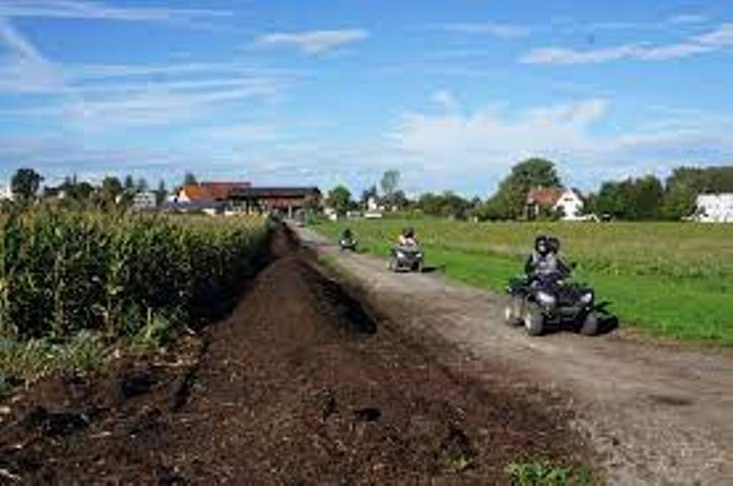 아르본에서 ATV로 들판 투어