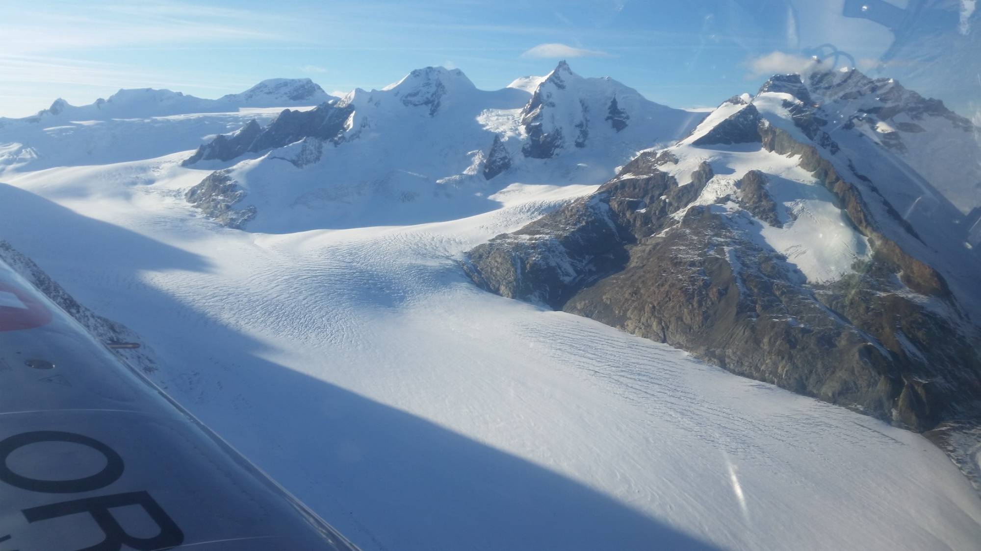 Pemandangan Pilatus dengan puncak bersalju dan gletser