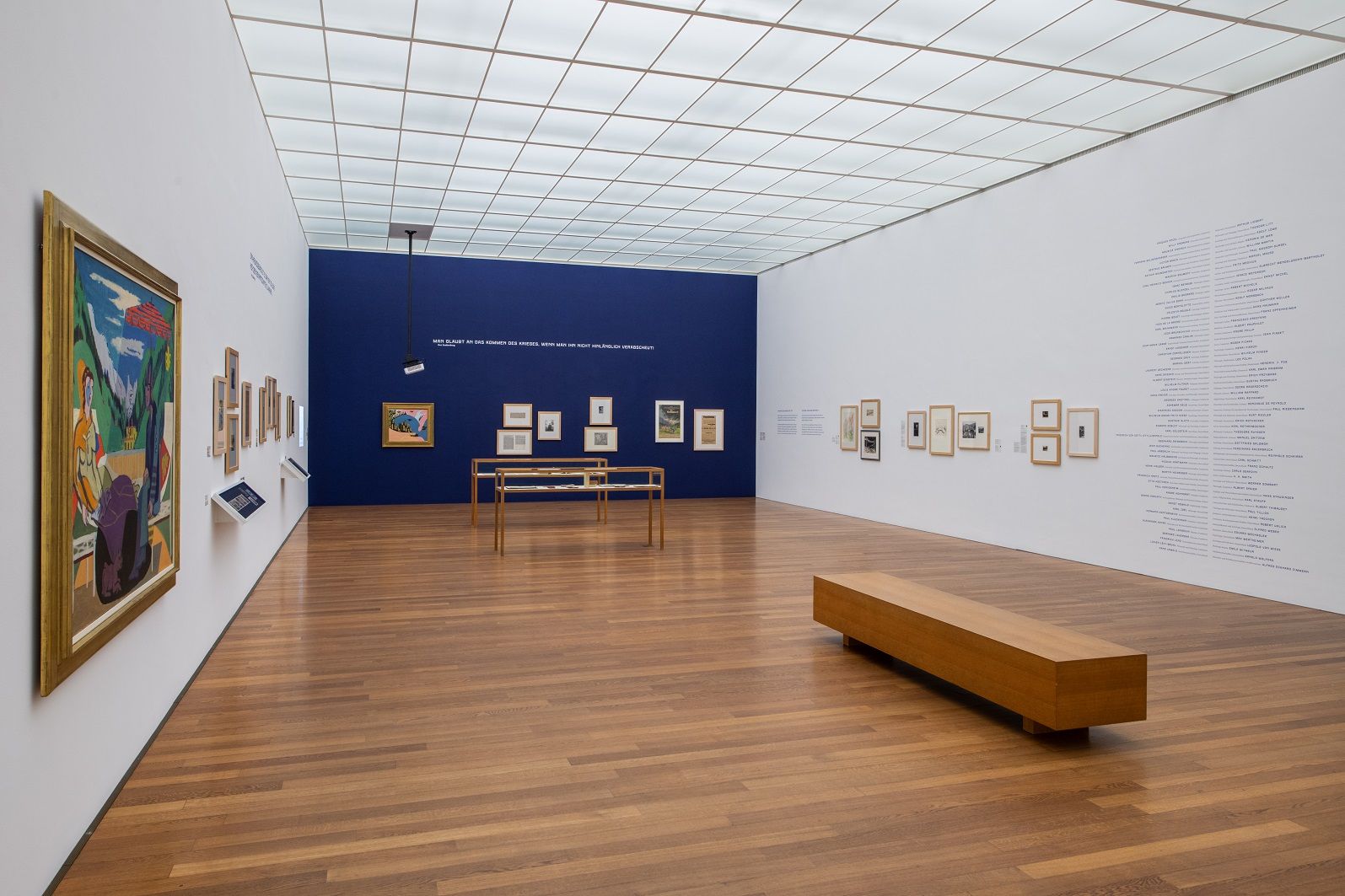 Kirchner Museum Davos, kunstvolle Ausstellung mit Gemälden, Holzarbeiten und Skulpturen.