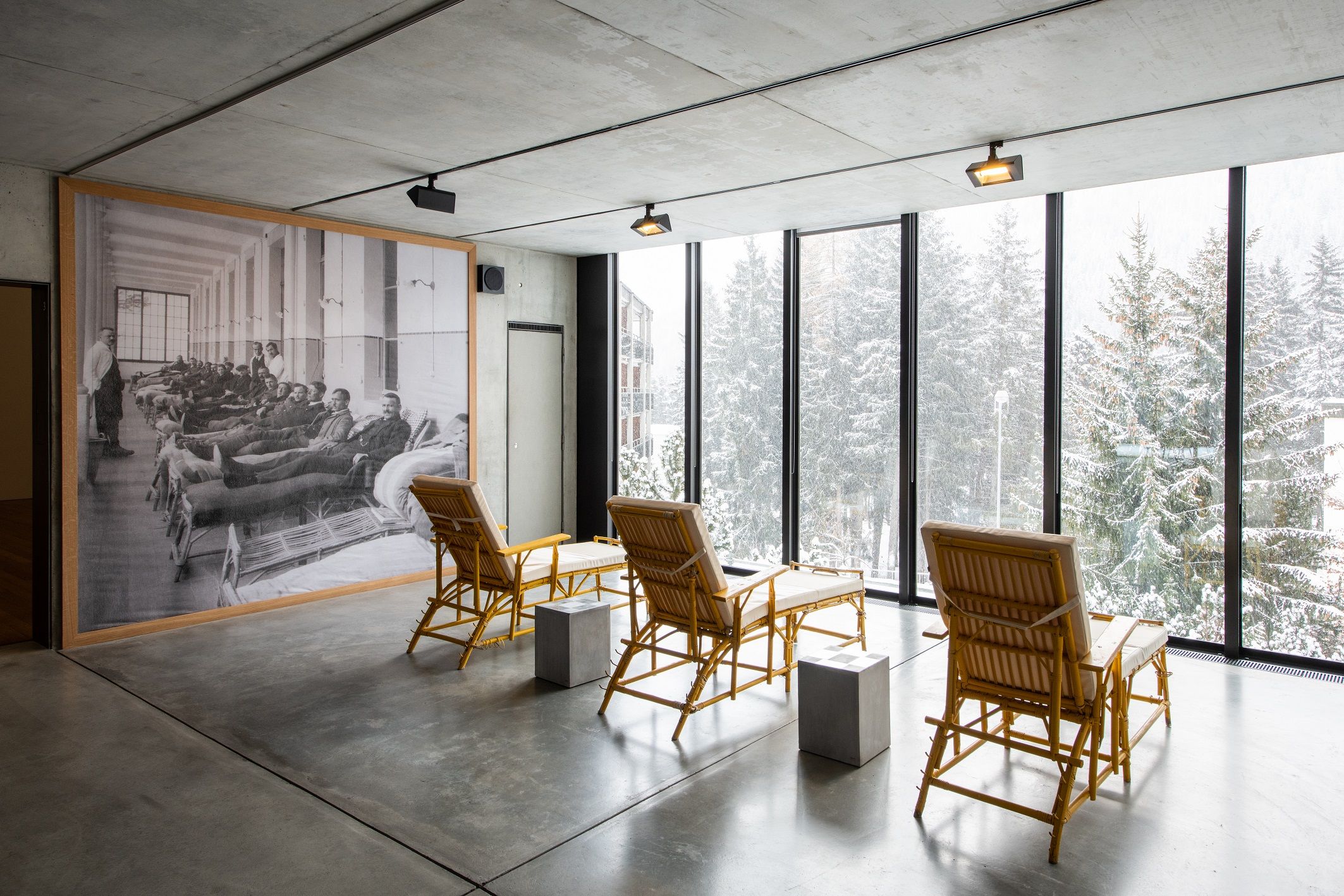 Führung Kirchner Museum Davos mit Ausblick auf verschneite Landschaft.