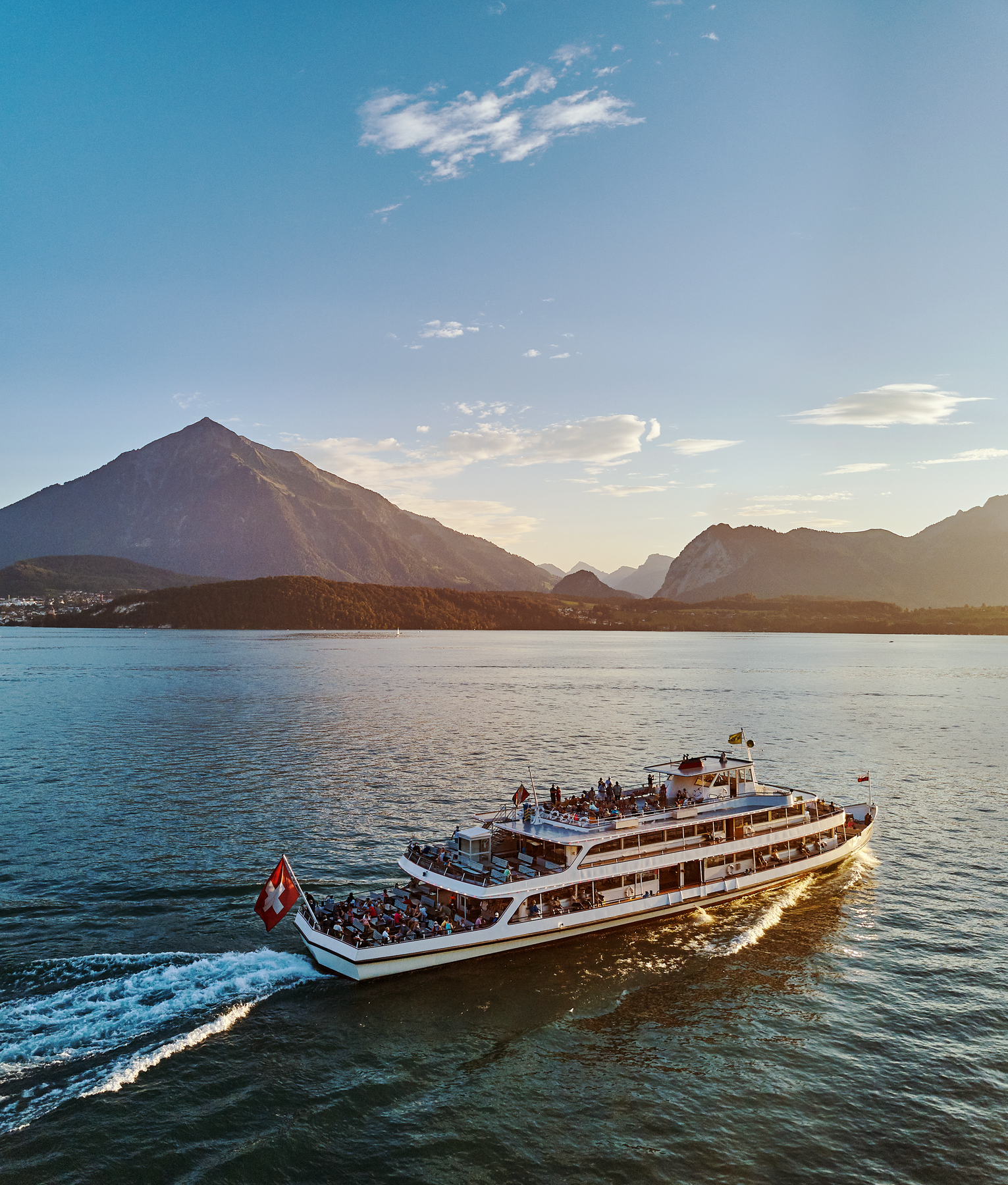 BLS Schifffahrt Boot auf dem Thunersee im Jahr 2023
