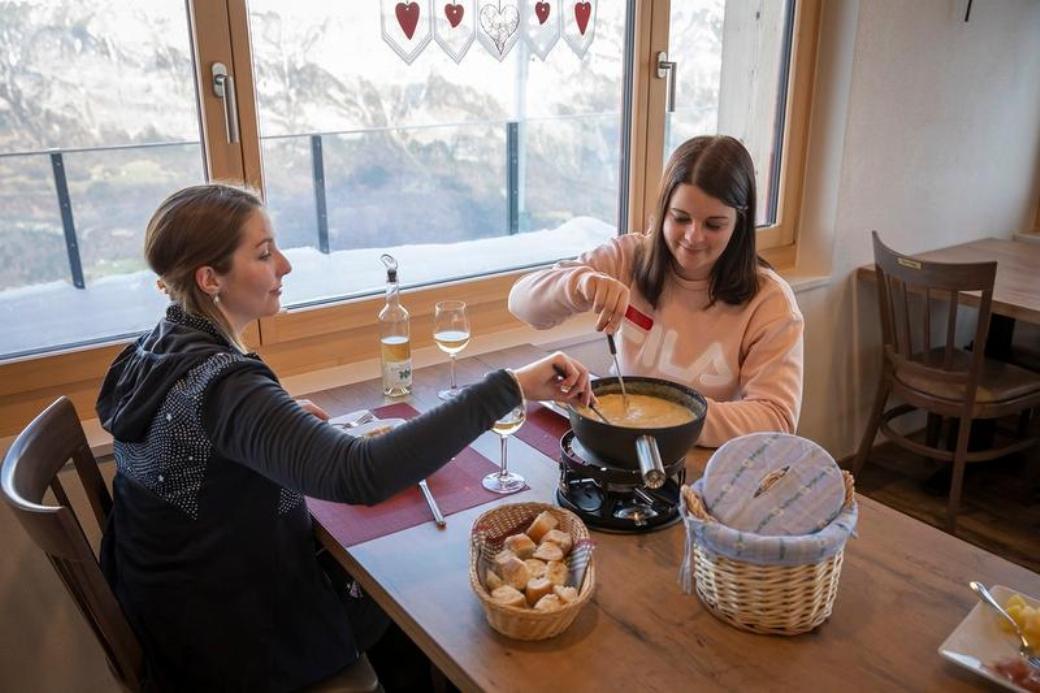 Mountain Restaurant Schönhalden Fondue: Enjoy fondue in a cozy atmosphere with friends or family.