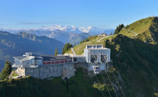 Von der Bergstation aus geniesst du eine grandiose Aussicht (Foto: CabriO Stanserhorn-Bahn)