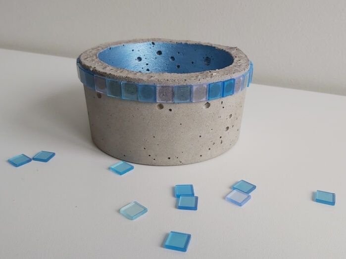 Pouring concrete with blue edge, decorative pot, clear edges, handmade.