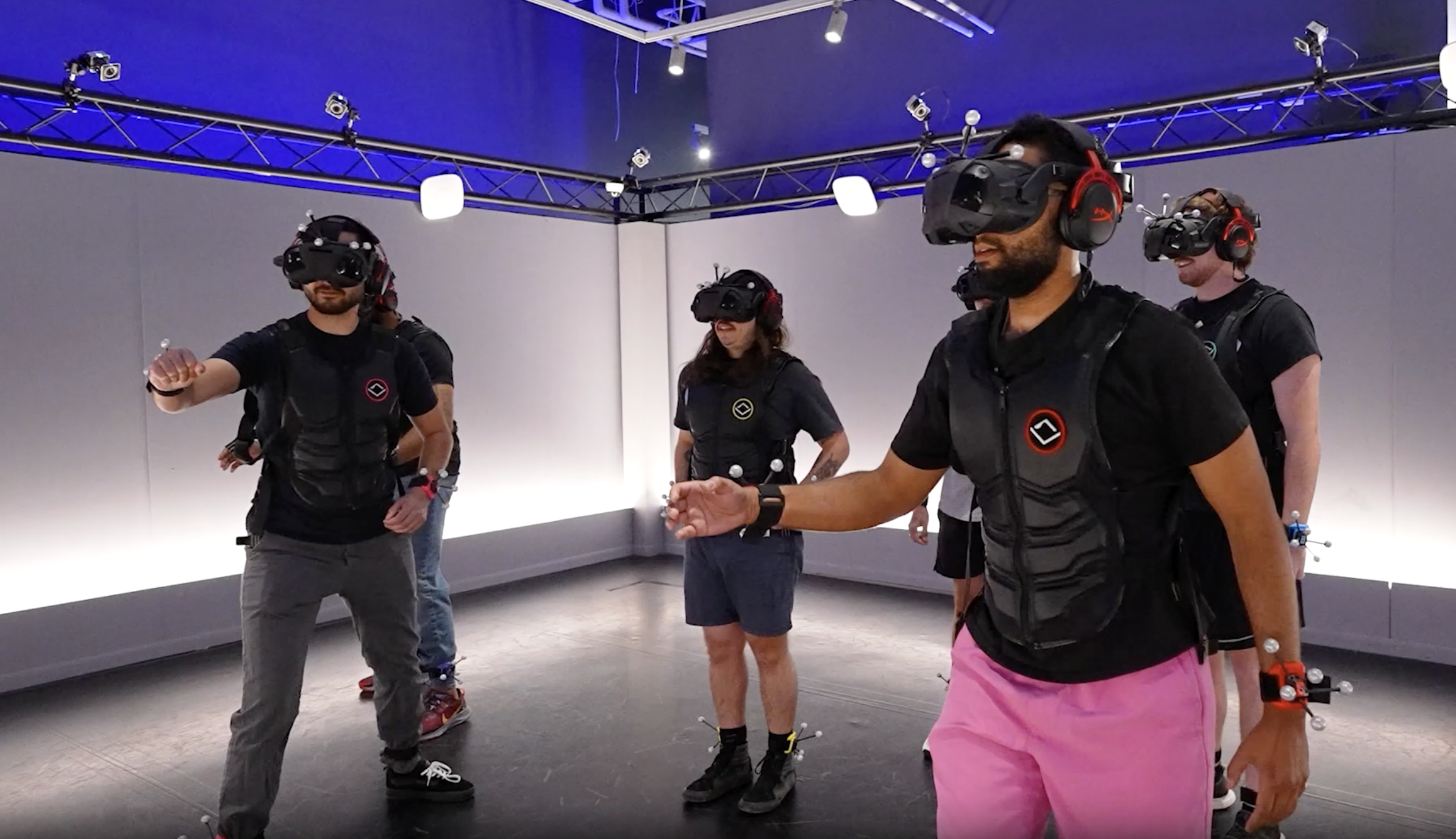 Wirtualne gry z serii Squid Game: zespół z goglami VR w interaktywnym przeżyciu, ekscytująca aktywność grupowa.