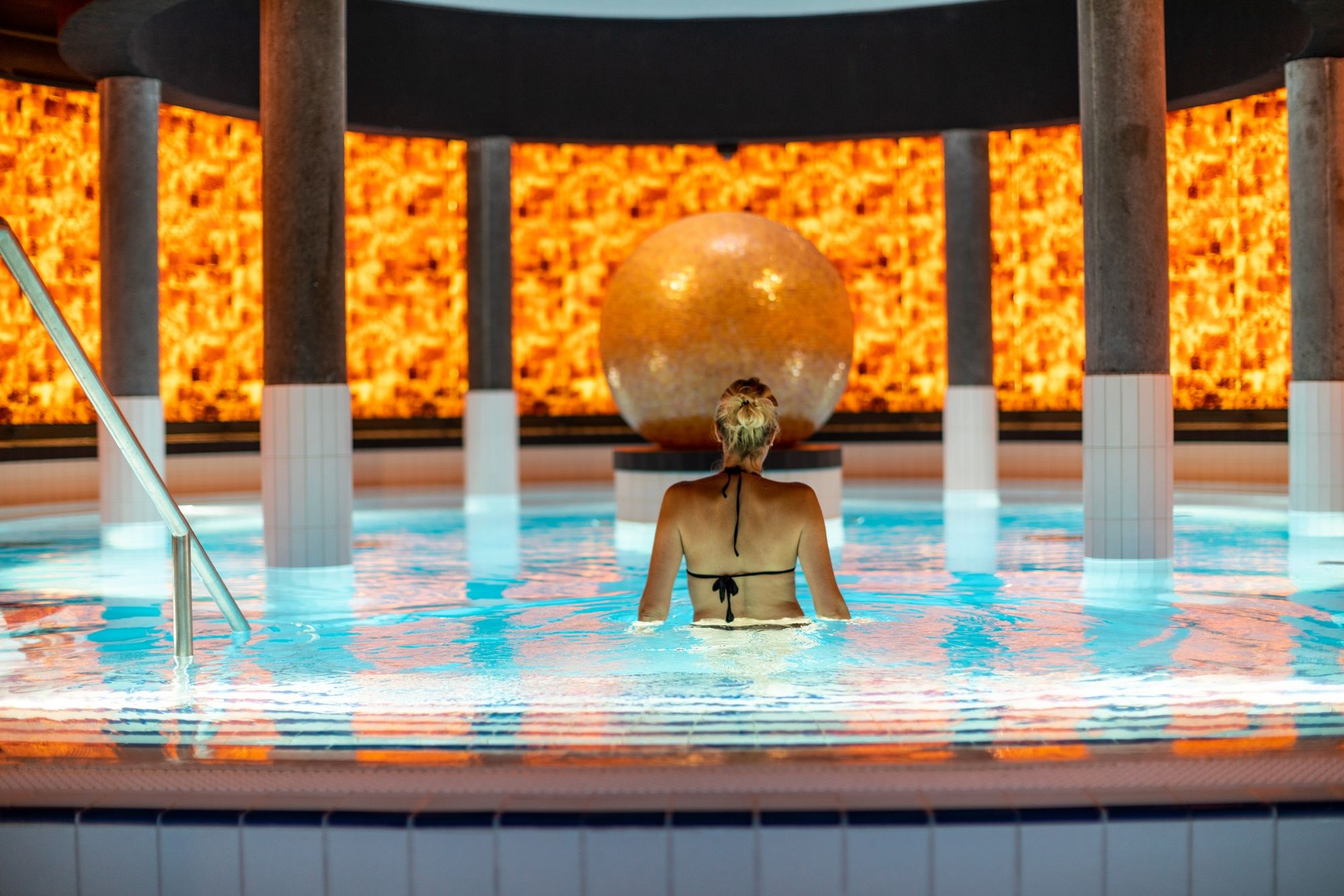 Solebad: Koppla av i mineralbadet Bogn Engiadina med spa och lugn i vattnet