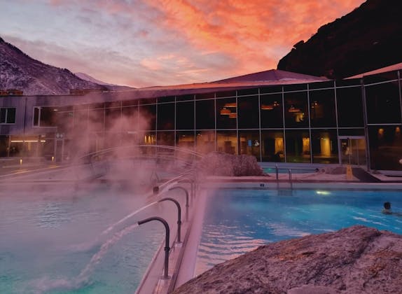Brigerbad: Heisse bronnen en ontspanning in de thermen, ideaal voor wellness en herstel.