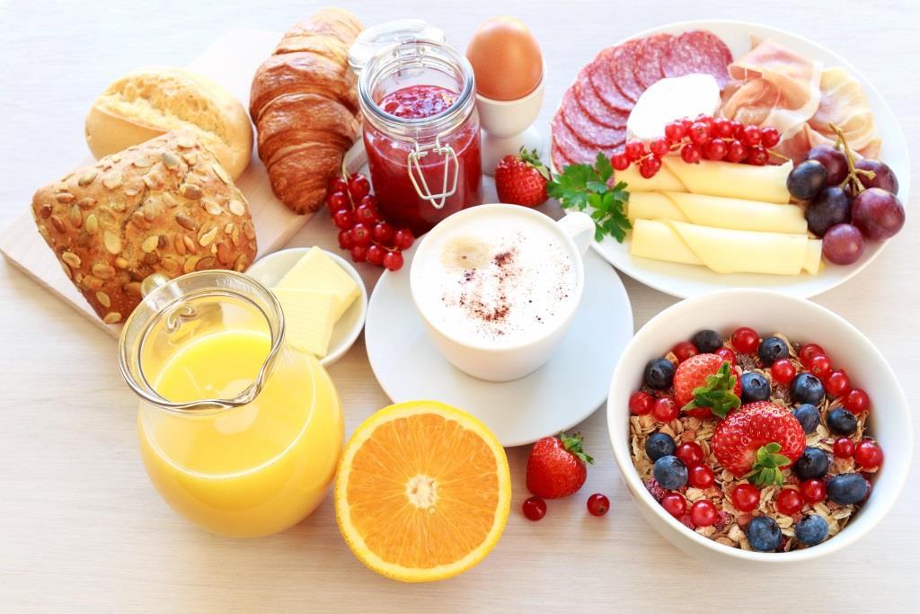 Боденское озеро — бранч с разнообразными блюдами и напитками