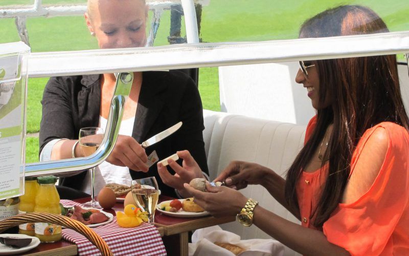 Бранч: Насолоджуйся смачною сніданком у eTukTuk в Цюріху разом із друзями влітку.