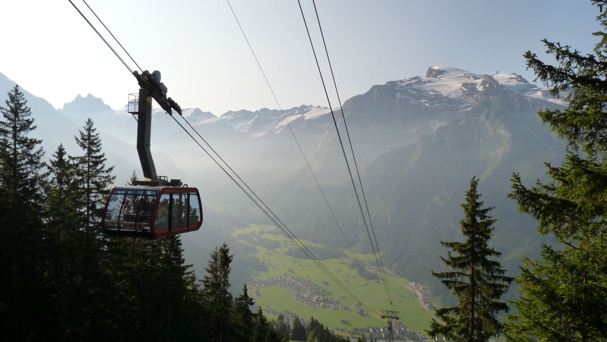 Brunni Gondola: panoramic view of the Alps, perfect for adventures and group activities.