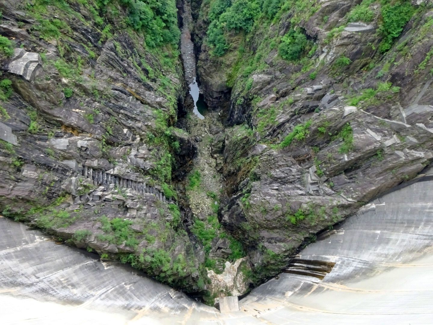 Bungy Jumping sopra la gola della Verzasca nel 2023.