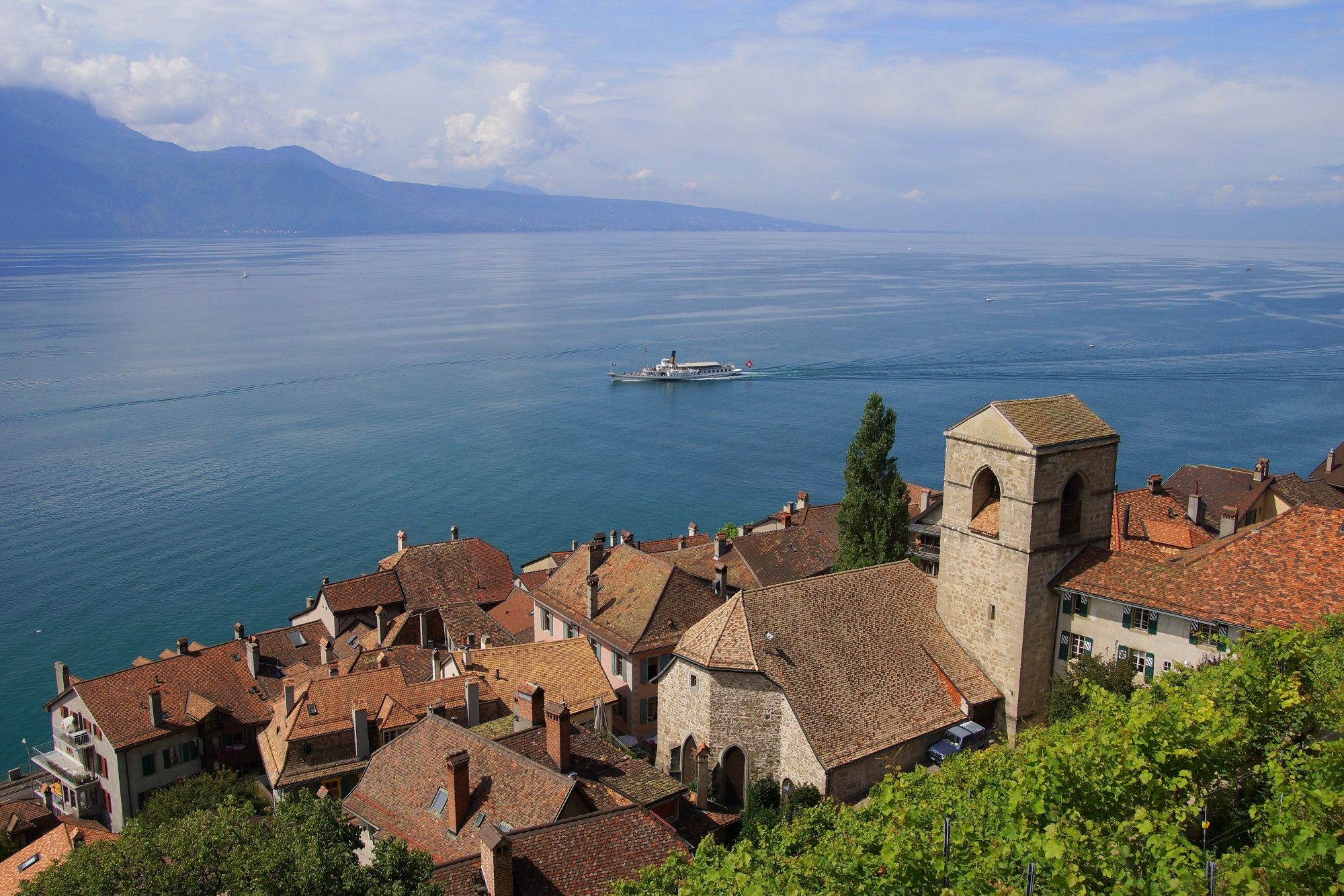 Utsikt över Genèvesjön och Lavaux-vinregionen