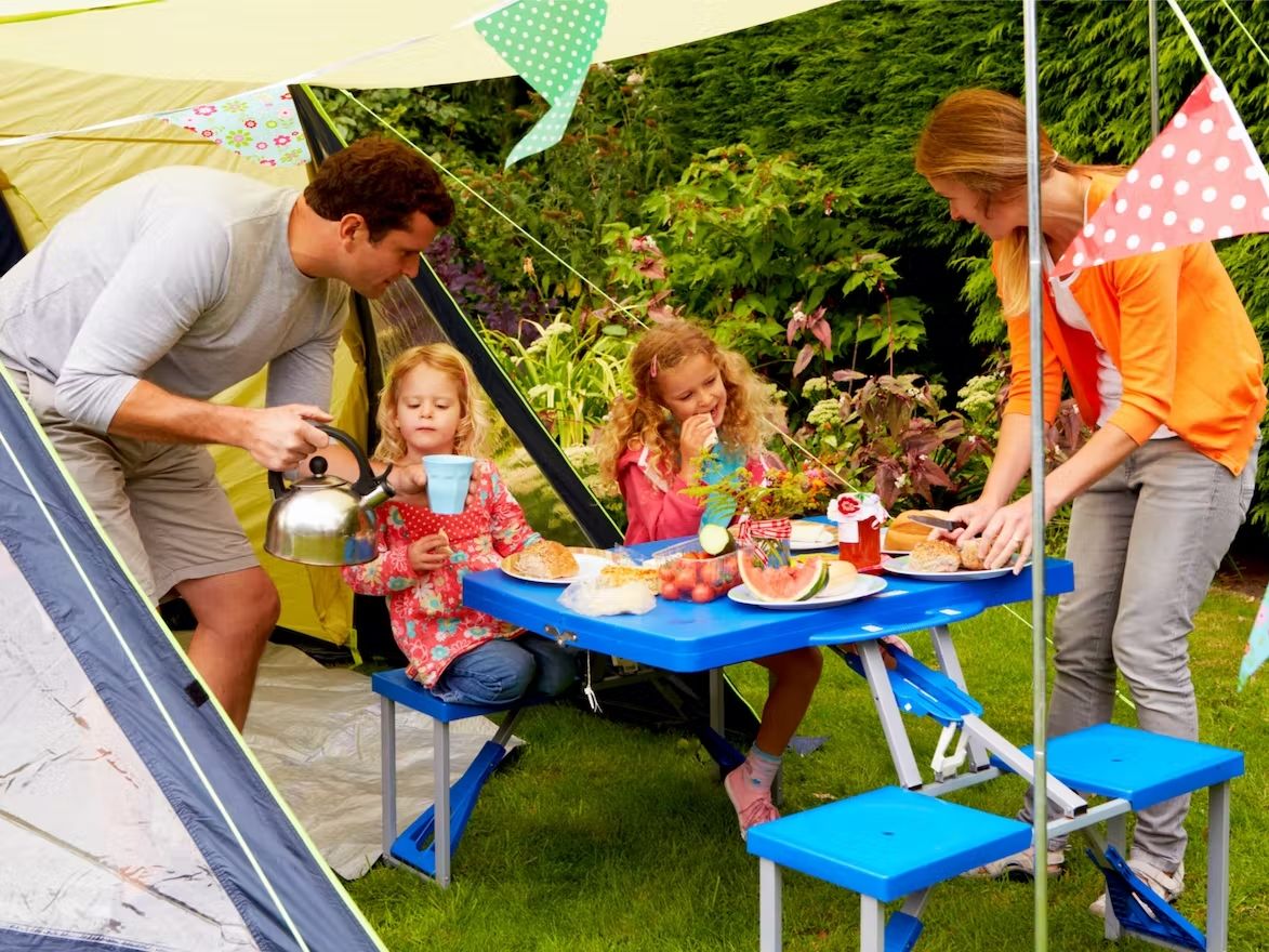 استئجار معدات التخييم في خيمة عائلية مع الطعام