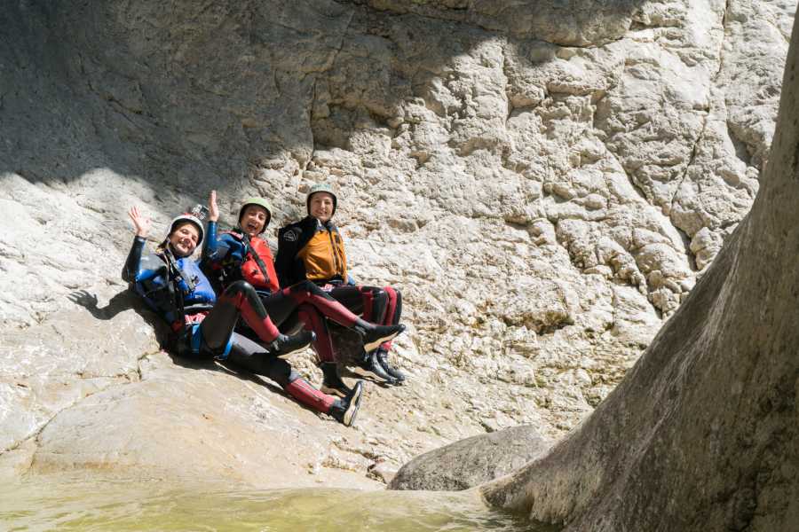 Canyoning Gruppe Chli Schliere, Aktive im Wasser, Felsen, Sommer