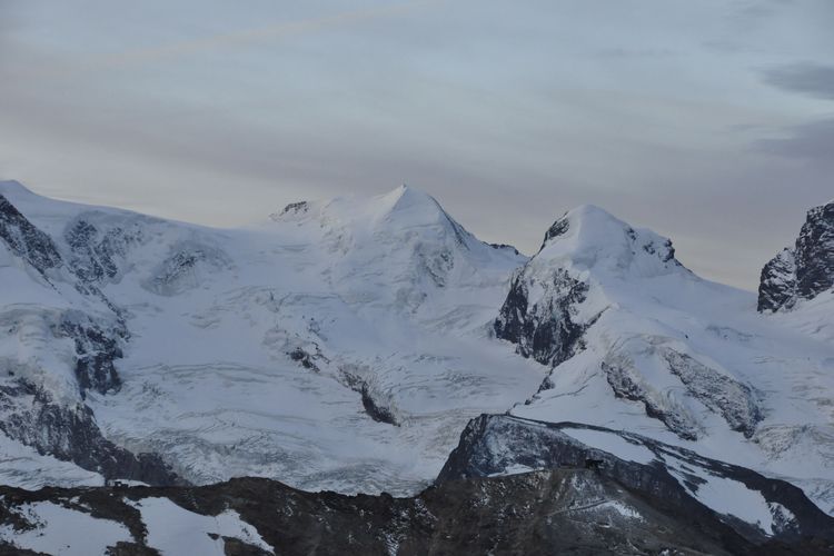 Castor en Pollux: majestueuze bergen in de winter, indrukwekkend sneeuwlandschap en natuur.