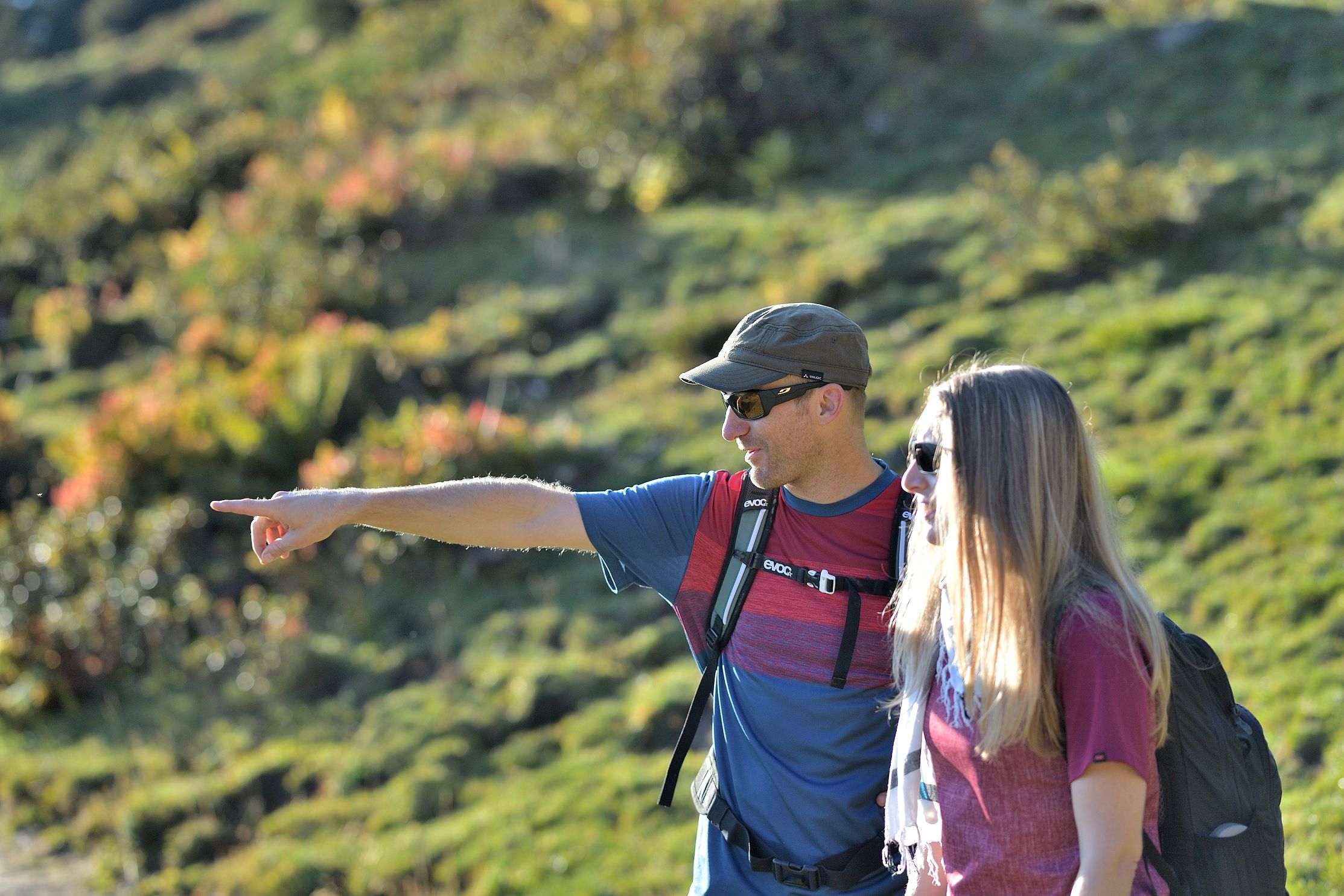 Jalan santai menikmati keindahan alam di Chur bersama pendaki aktif.