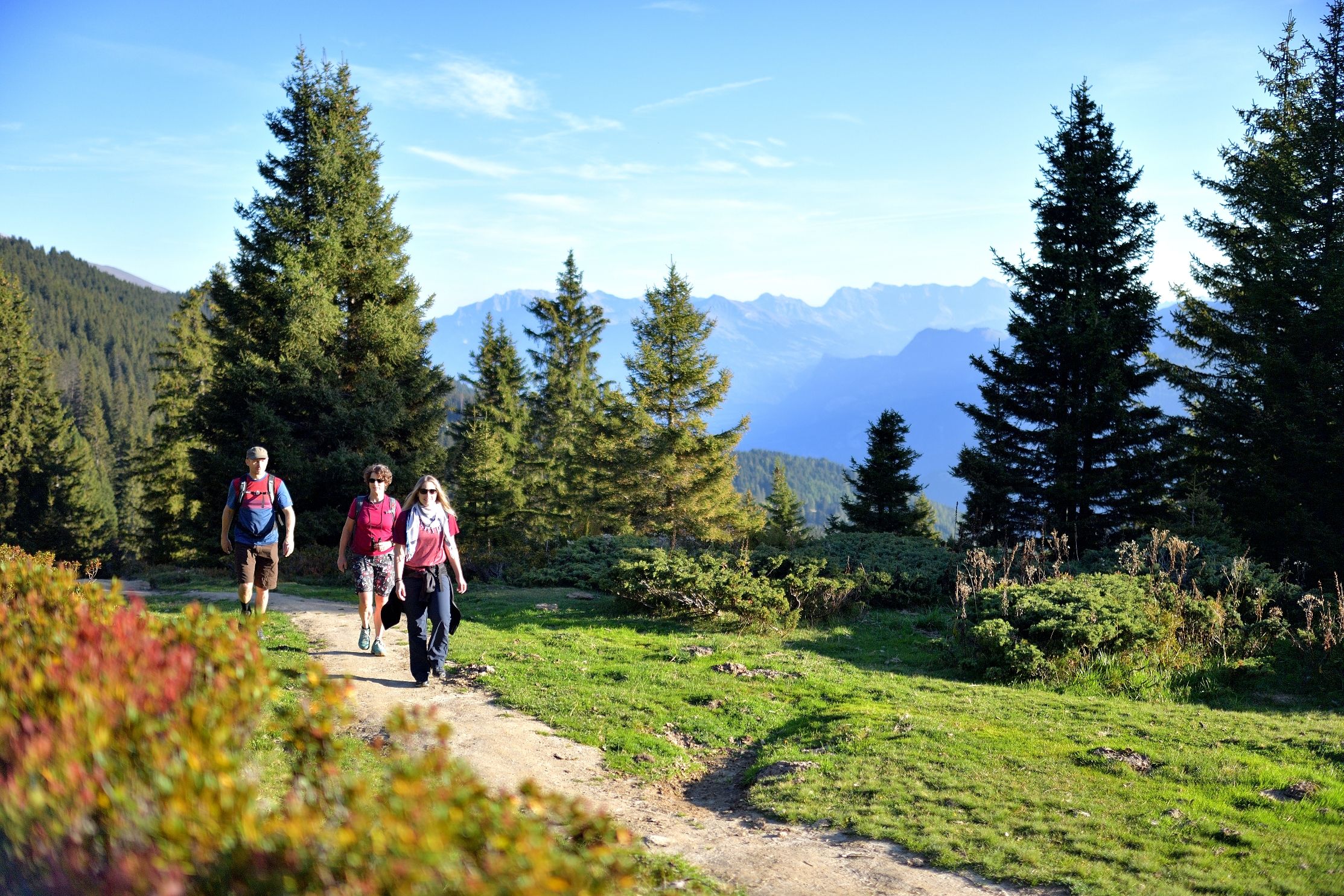 Jalan-jalan menikmati rasa sendiri di Chur bersama pendaki di jalur.