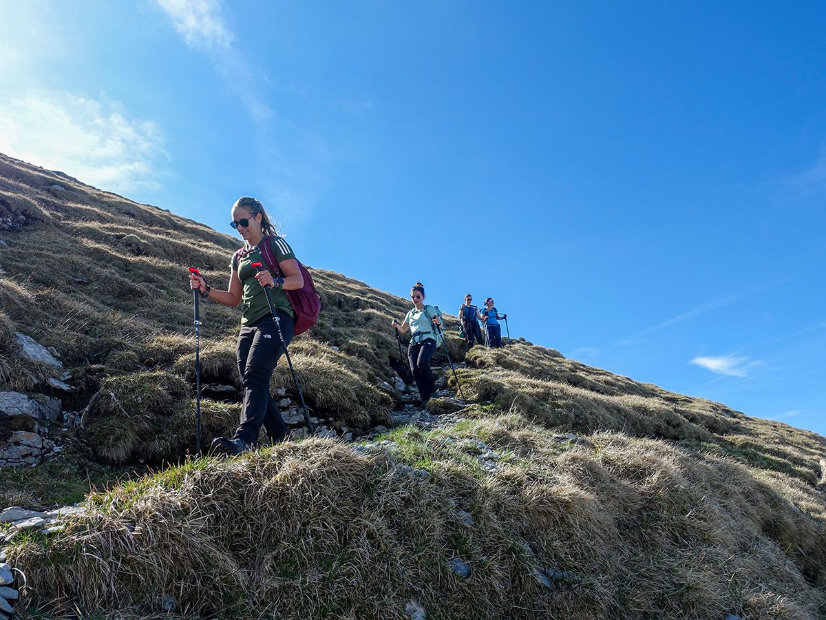 Churfirsten-turen: Kvinnor vandrar i den pittoreska Toggenburgs landskap på sommaren.