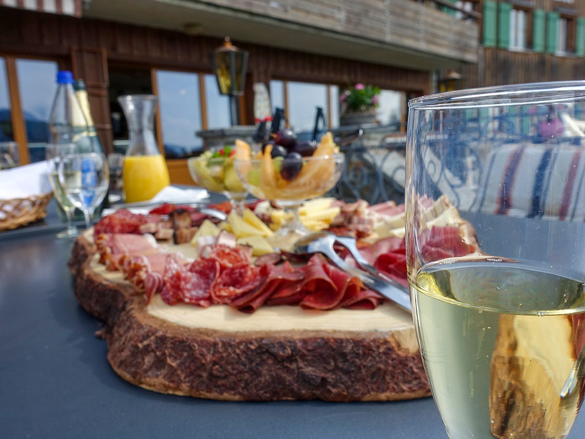 Churfirsten-turen: Njut av regionala delikatesser och fantastisk bergsutsikt i Toggenburg.