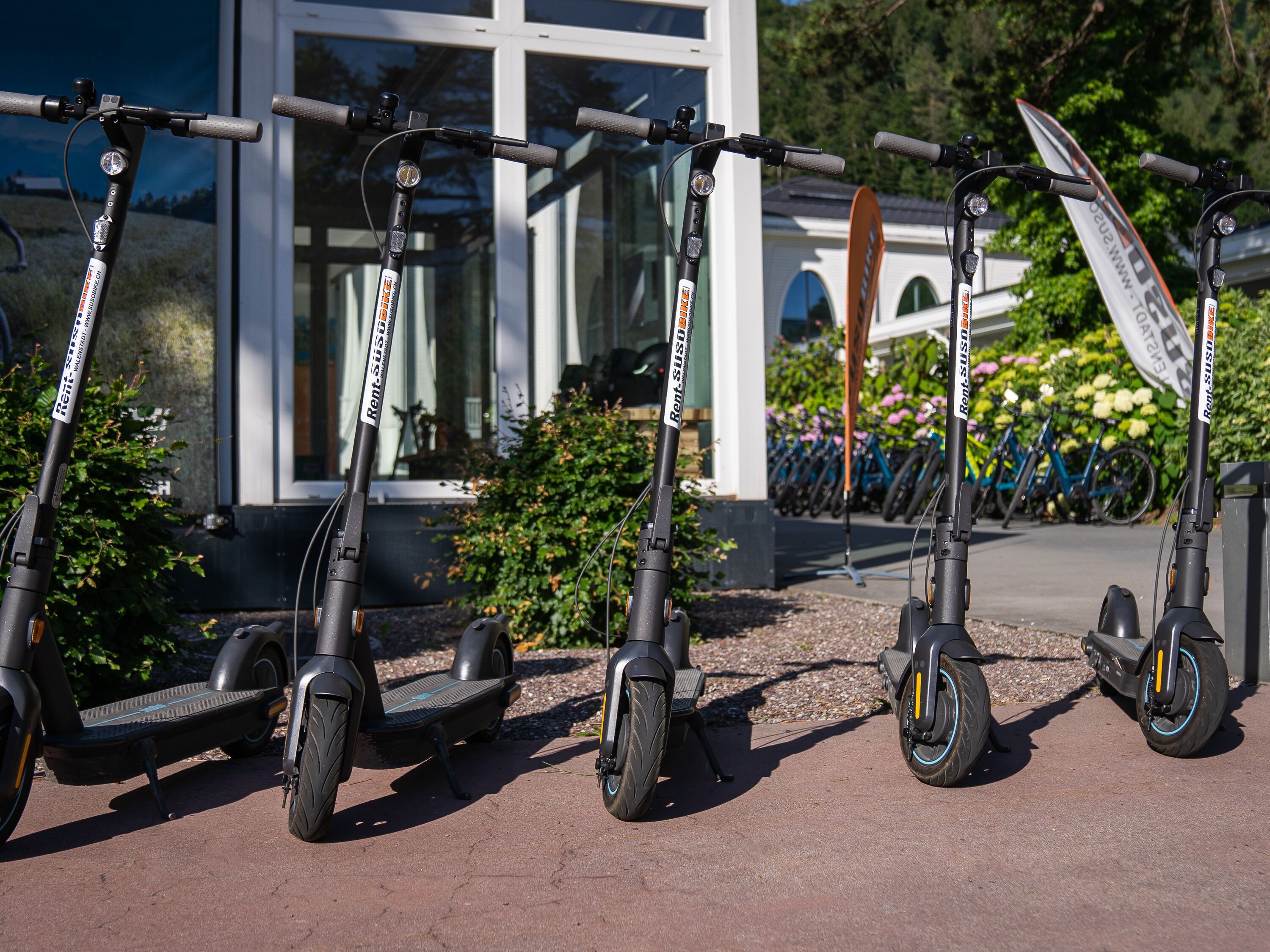 Tur sepeda listrik: jelajahi kekuasaan Bündner dengan skuter modern dan nikmati alam.