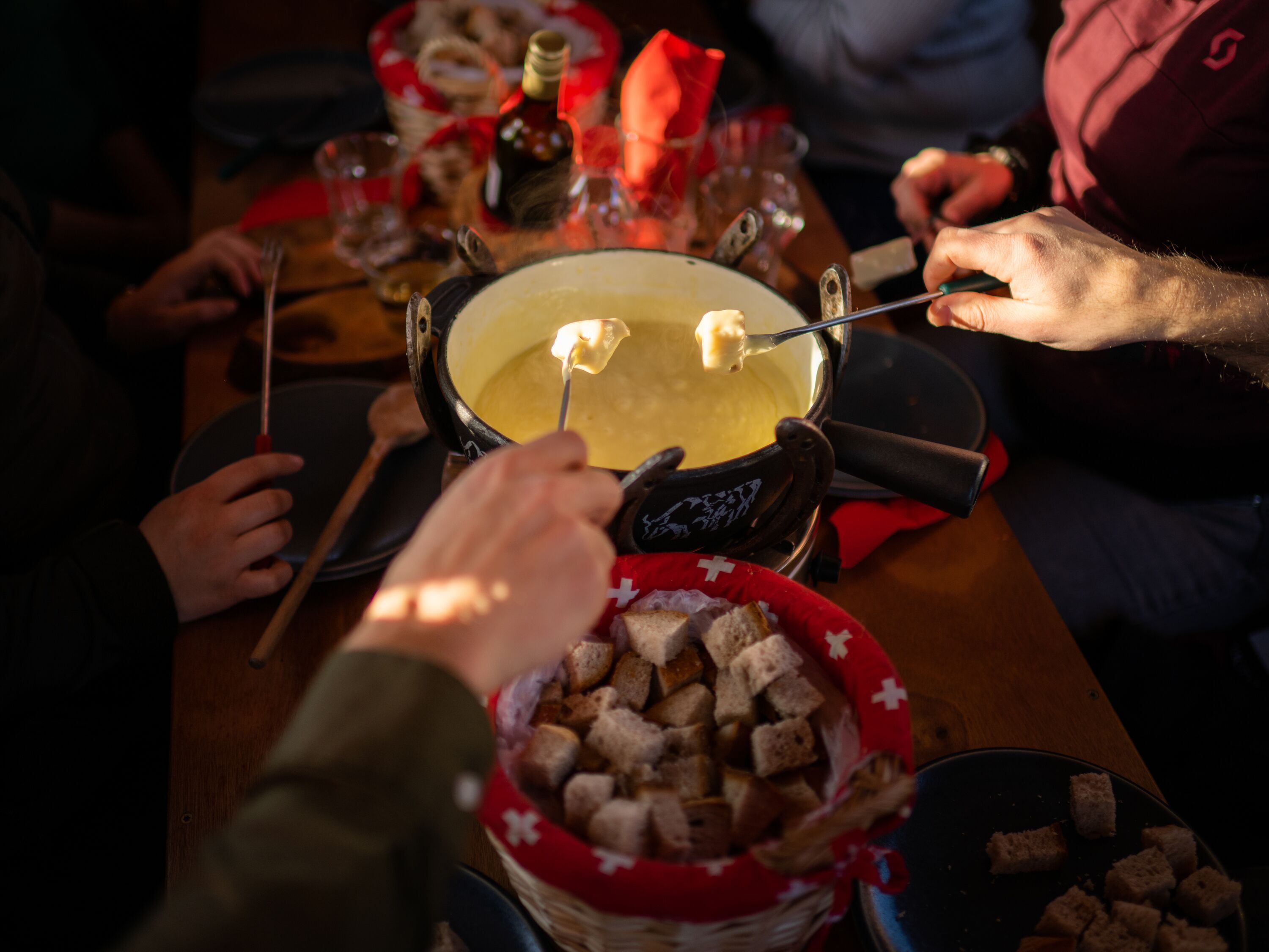 Fondue vozítko v Heidilandu s přáteli a rodinou, užijte si alpské dobroty.