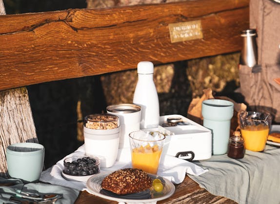 Reggeli a Seebodenalp-on friss gyümölcsökkel, italokkal és nyugodt hangulattal.