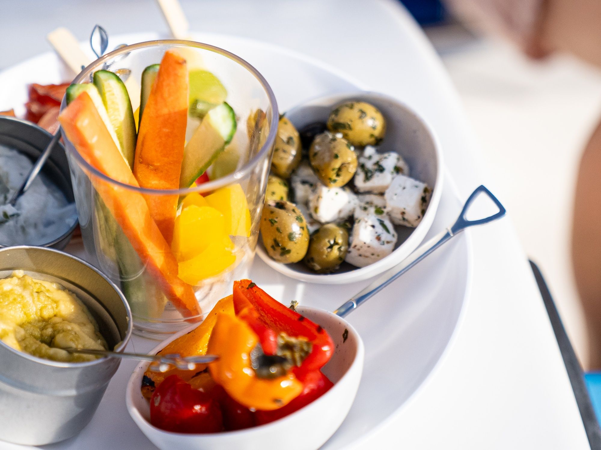 Pedalo Apero: Lekkernijen met verse snacks en gezonde ingrediënten voor ontspannen uurtjes.