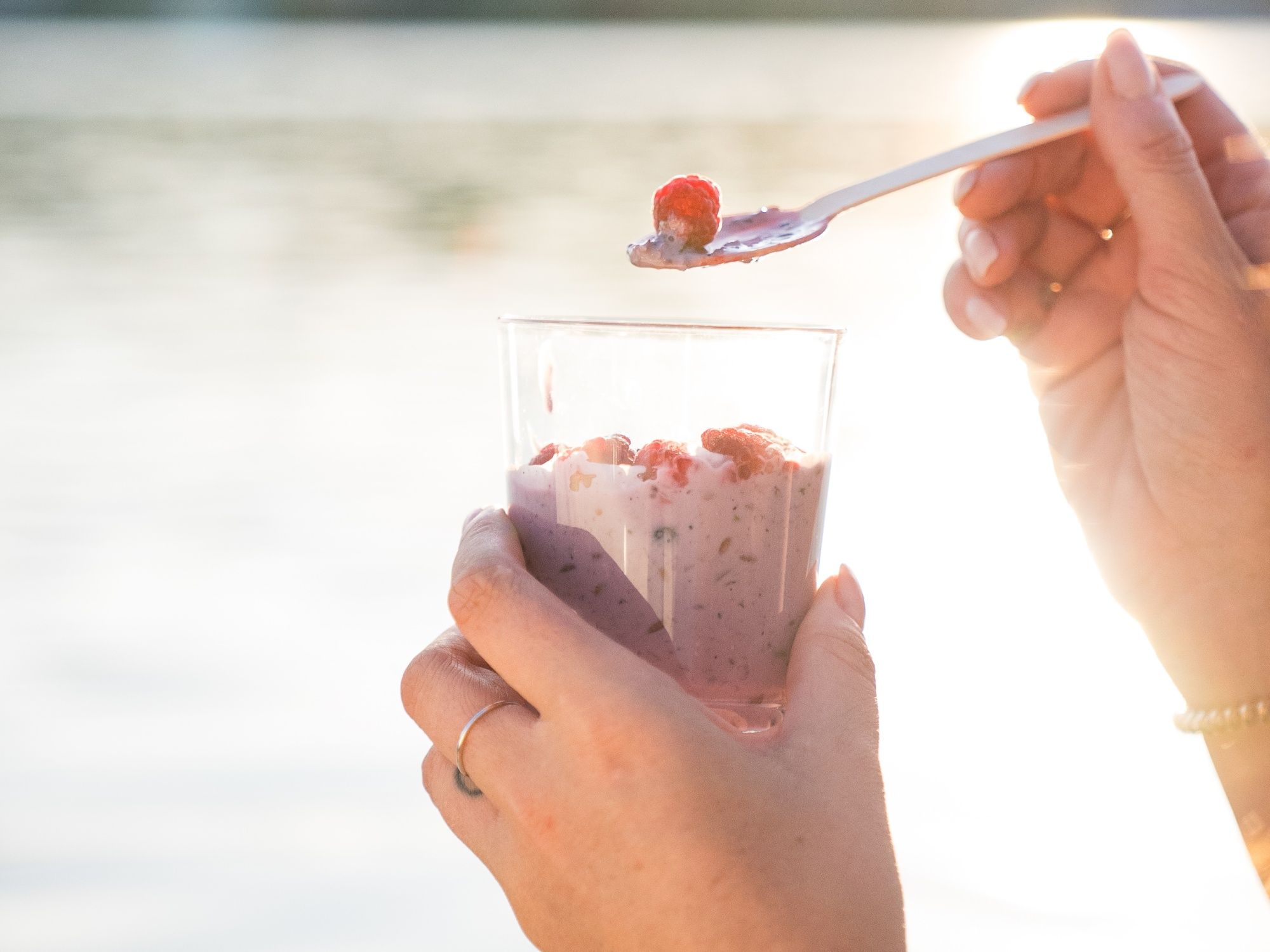 SUP desayuno: delicioso desayuno junto al agua con frutas frescas y un ambiente relajado