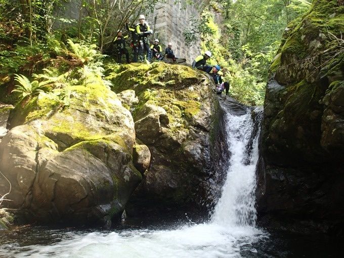 初心者向けキャニオニング体験 Vira グループで滝の近く