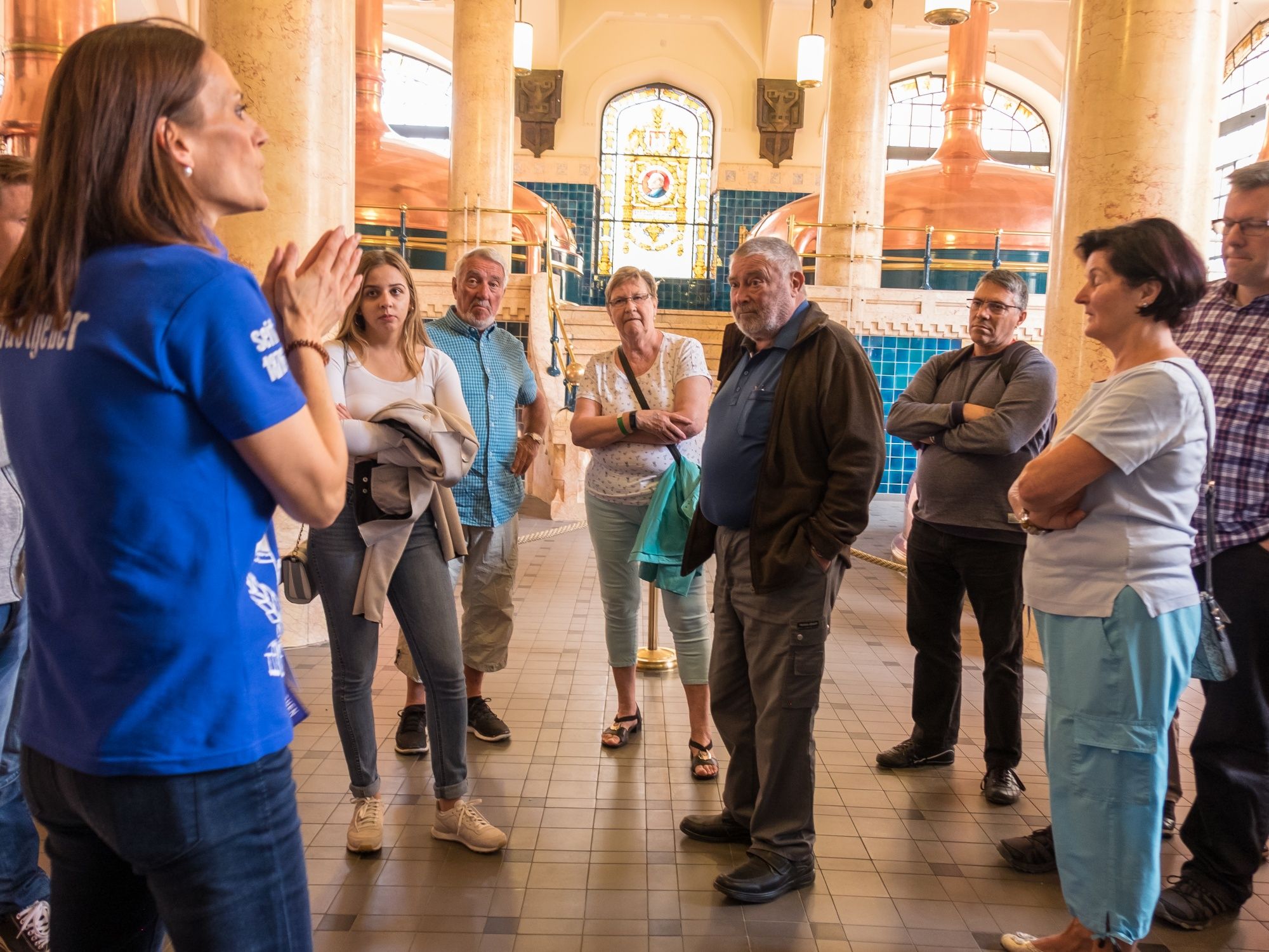 Feldschlößchen: Tur utama khusus di pabrik bir bersama grup dan ahli. Ayo lihat!