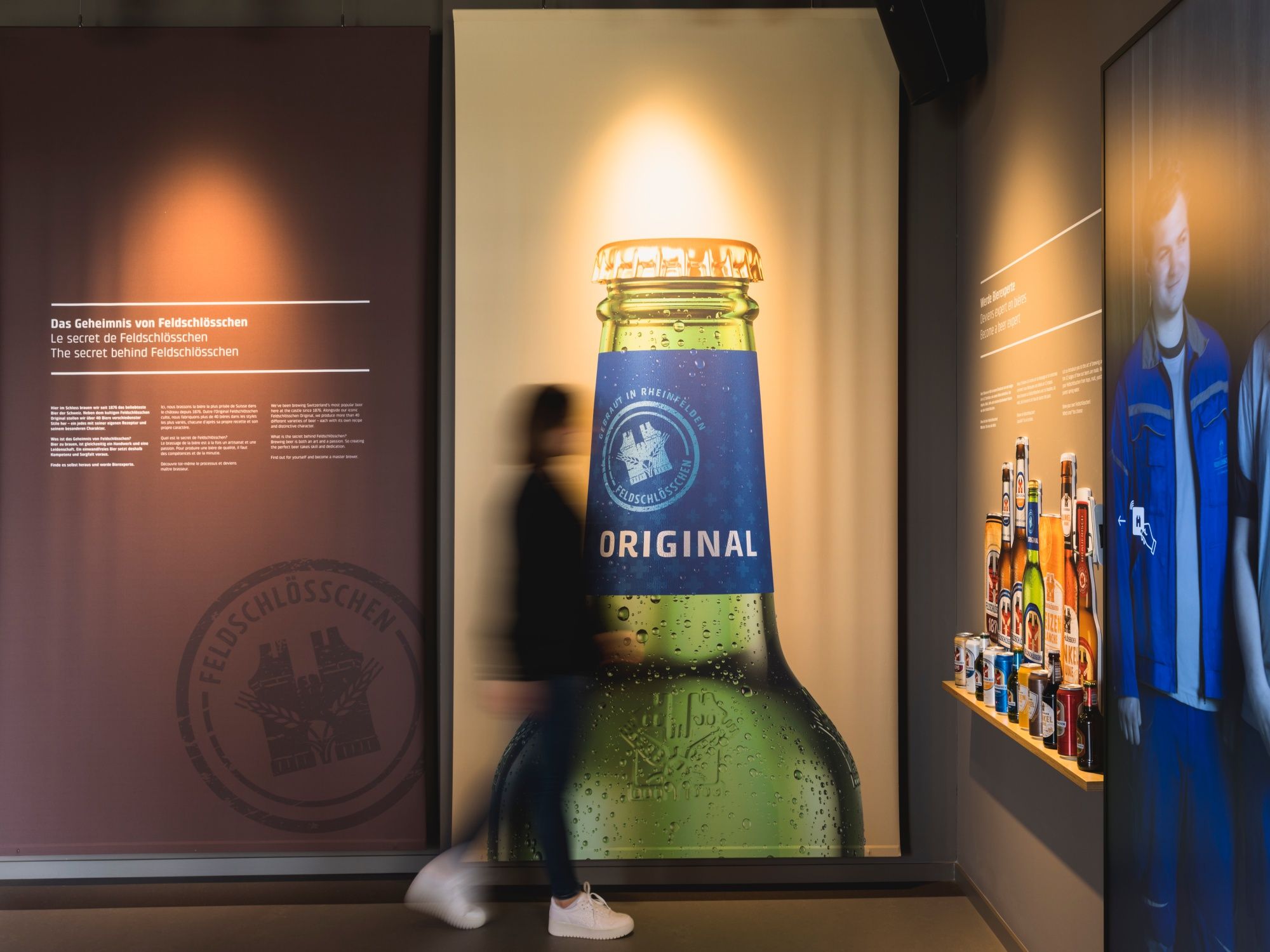 Pabrik Bir Feldschlösschen: Iklan bir kreatif di Lucerne dengan botol dan simbol