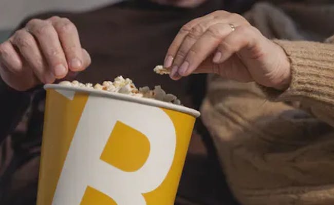 Il cinema con i popcorn è IL programma per eccellenza contro il maltempo (Foto: Pexels)
