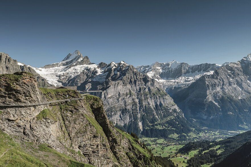 Cliffwalk na Grindelwald-First s výhledem na hory a údolí