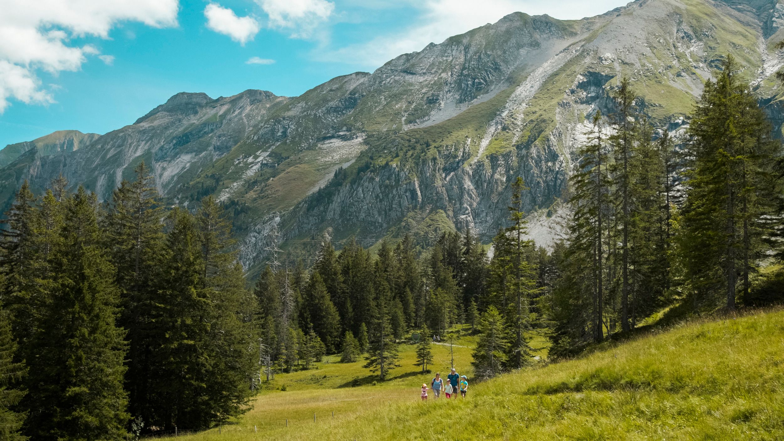 Fluehli-Soerenberg: Wandern in den Schweizer Bergen mit Familie in der Natur