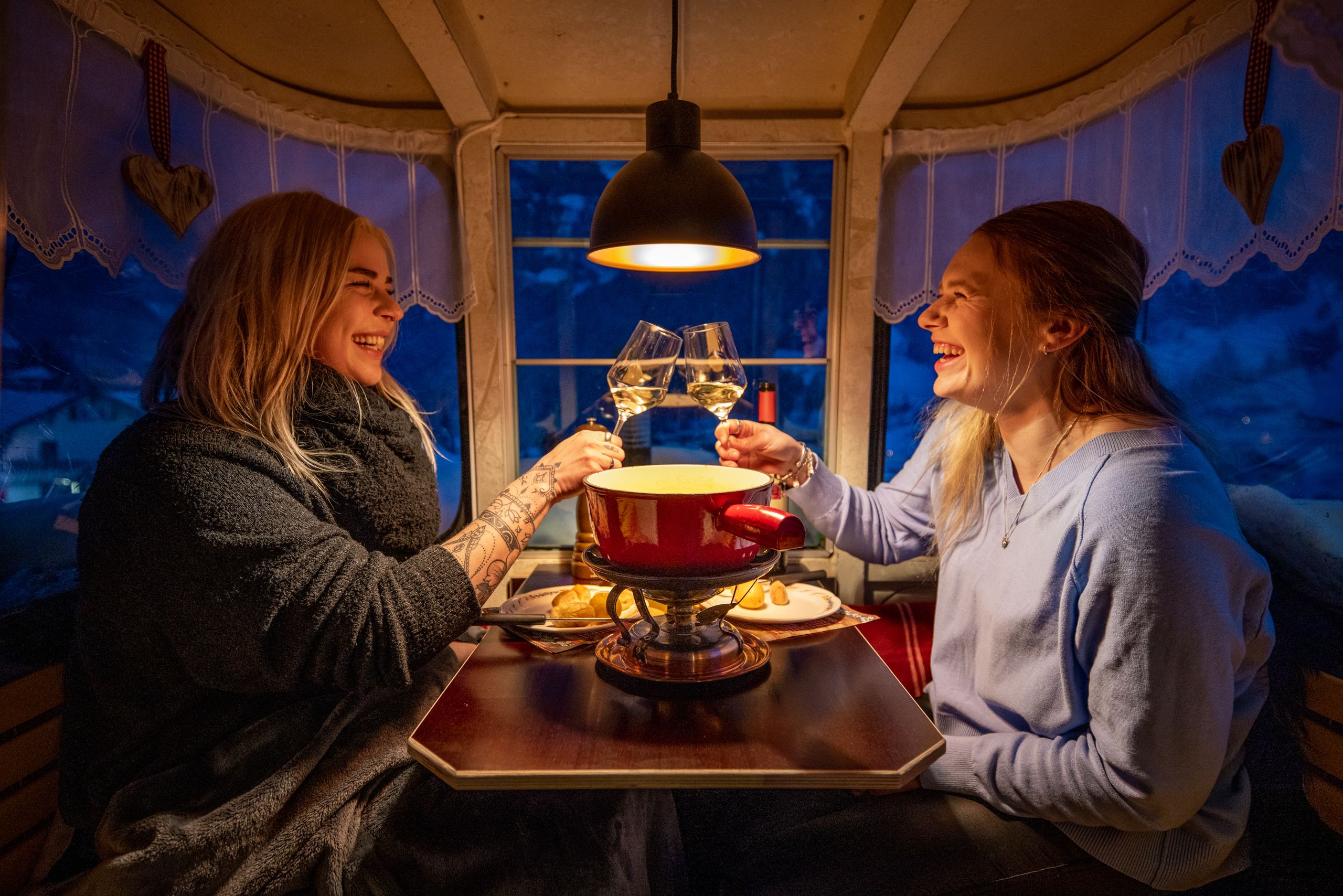 Fondue Gondel im Hotel Belvedere in Grindelwald Swiss Activities