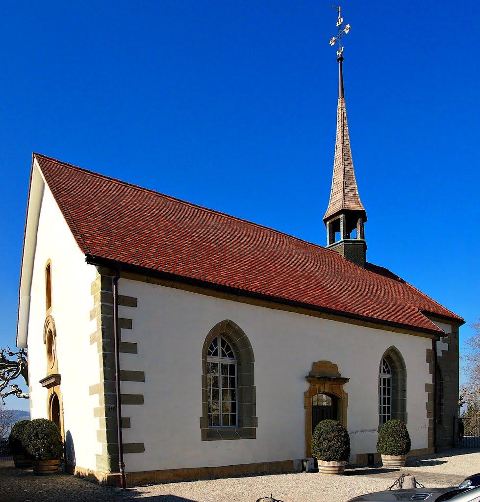 Gereja Perancis Murten, lokasi indah, seni bina bersejarah, langit biru