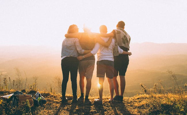 Vrienden Dagkaart: Gezamenlijke momenten genieten bij zonsondergang in de natuur met vrienden.